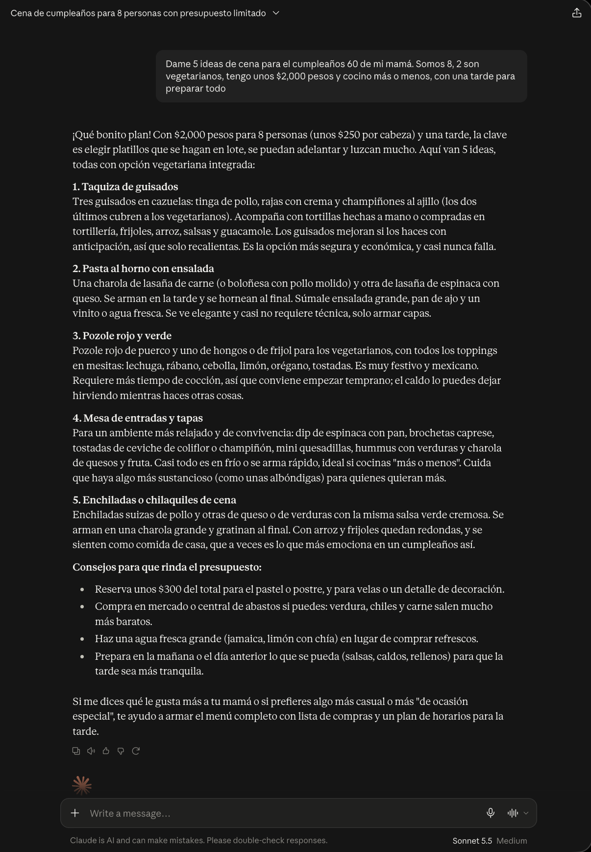 Claude, en un chat nuevo, contestando el prompt detallado del cumpleaños 60 con 5 ideas para 8 personas, todas con opción vegetariana, como una taquiza de guisados, pozole rojo y verde y enchiladas suizas, más consejos para que rinda el presupuesto